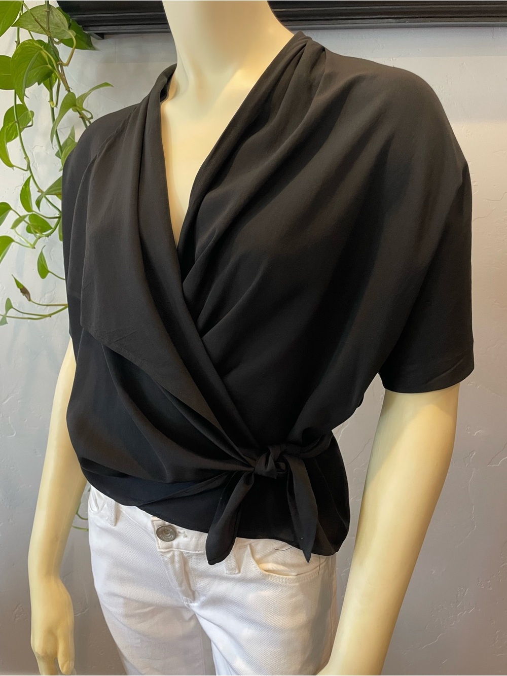 Pristine vintage Nordstroms 100% silk Black Short Sleeve wrap Top M